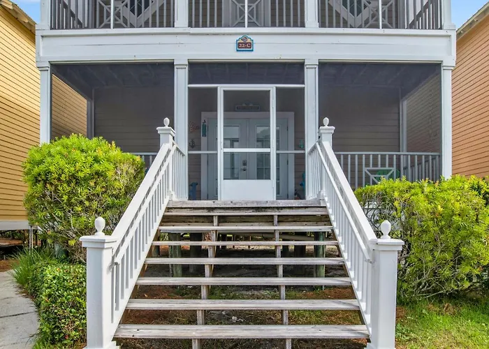 Cozy Hideaway 22c By Pkrm * Pensacola