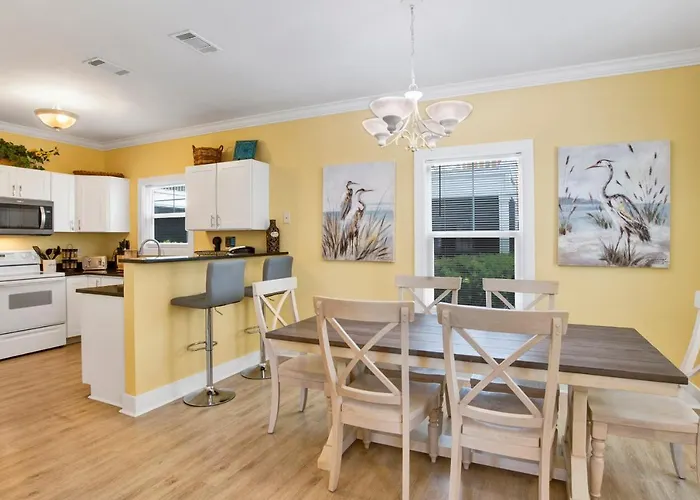 Cozy Hideaway 22c By Pkrm * Pensacola